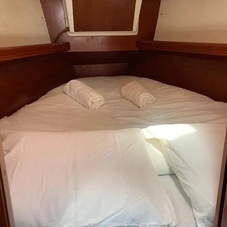 Sea Bloom - Sleep & Sail In Tejo * ליסבון