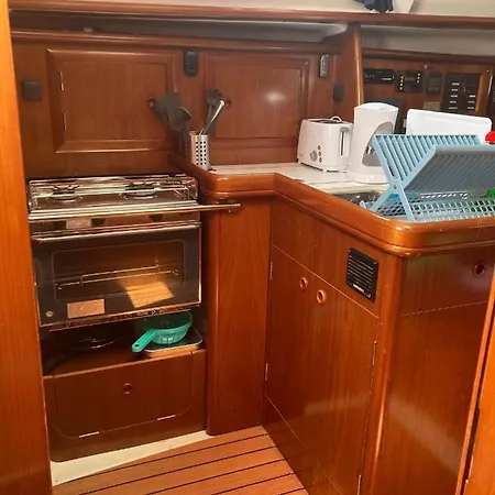 Sea Bloom - Sleep & Sail In Tejo Botel Lisbona