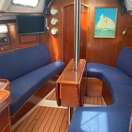 Botel Sea Bloom - Sleep&sail In Tejo Lissabon